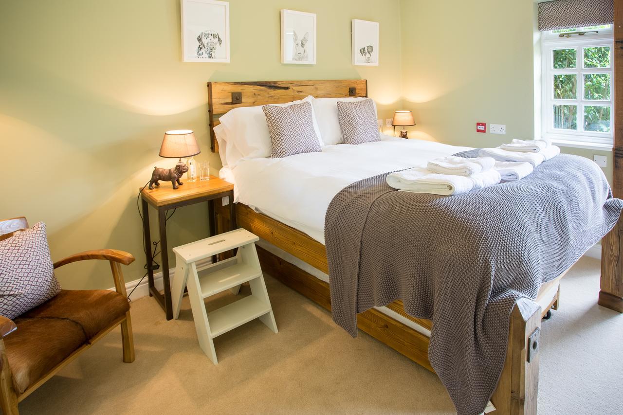 Отель The Kings Arms Fernhurst Экстерьер фото
