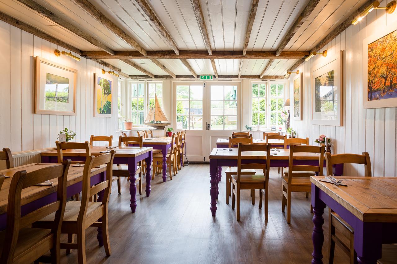 Отель The Kings Arms Fernhurst Экстерьер фото