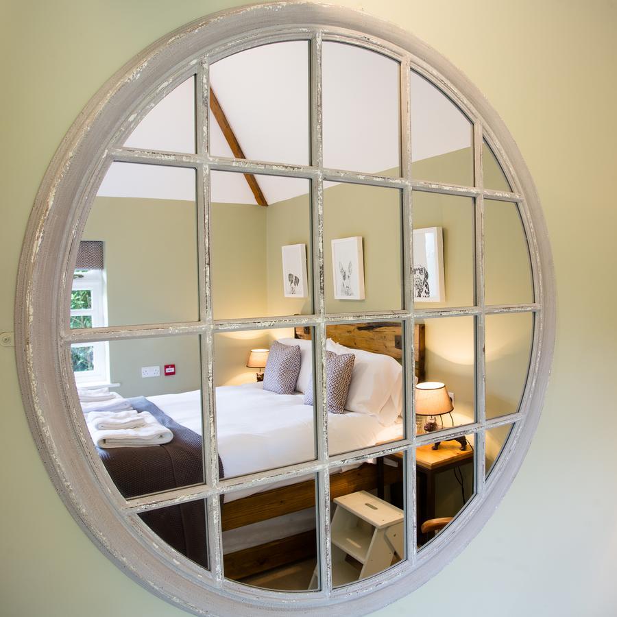 Отель The Kings Arms Fernhurst Экстерьер фото