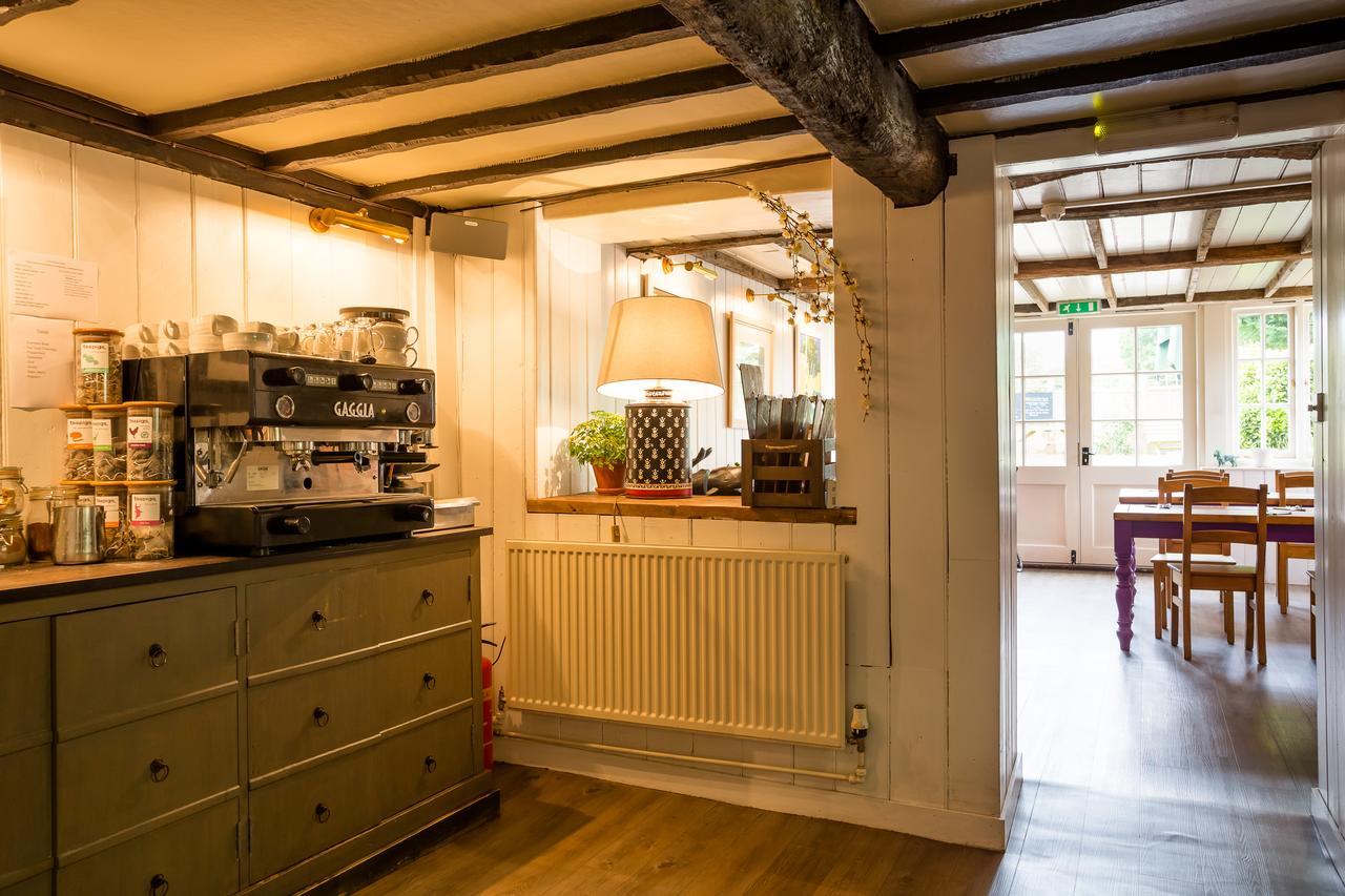 Отель The Kings Arms Fernhurst Экстерьер фото
