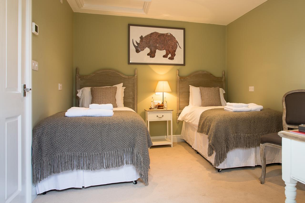 Отель The Kings Arms Fernhurst Экстерьер фото